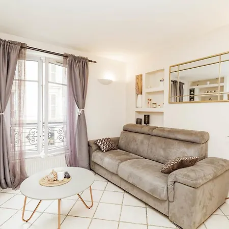 Modern Facing South In Apartman