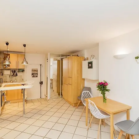 Apartman Modern Facing South In